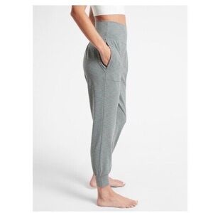 NWT Athleta Salutation Jogger - Gray heather - size small